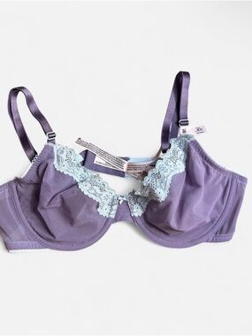 Victoria's Secret Lavender Underwire Bra with Light Blue Lace Trim